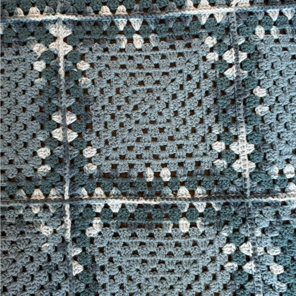 HAND KNITTED CROCHET WORK LAP BLANKET  GRANDMACORE THROW 42x42  BLUE GRAY WHITE